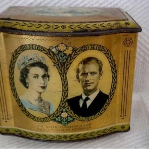 Queen Elizabeth Commemorative Tin